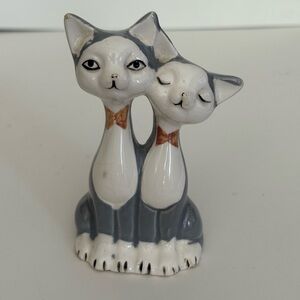 VTG MCM Gray and White Ceramic Love Siamese Cats Figurine anthropomorphic 4.5”